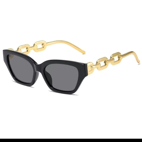 Fashion sunglasses and winter hat - Picture 5 of 13